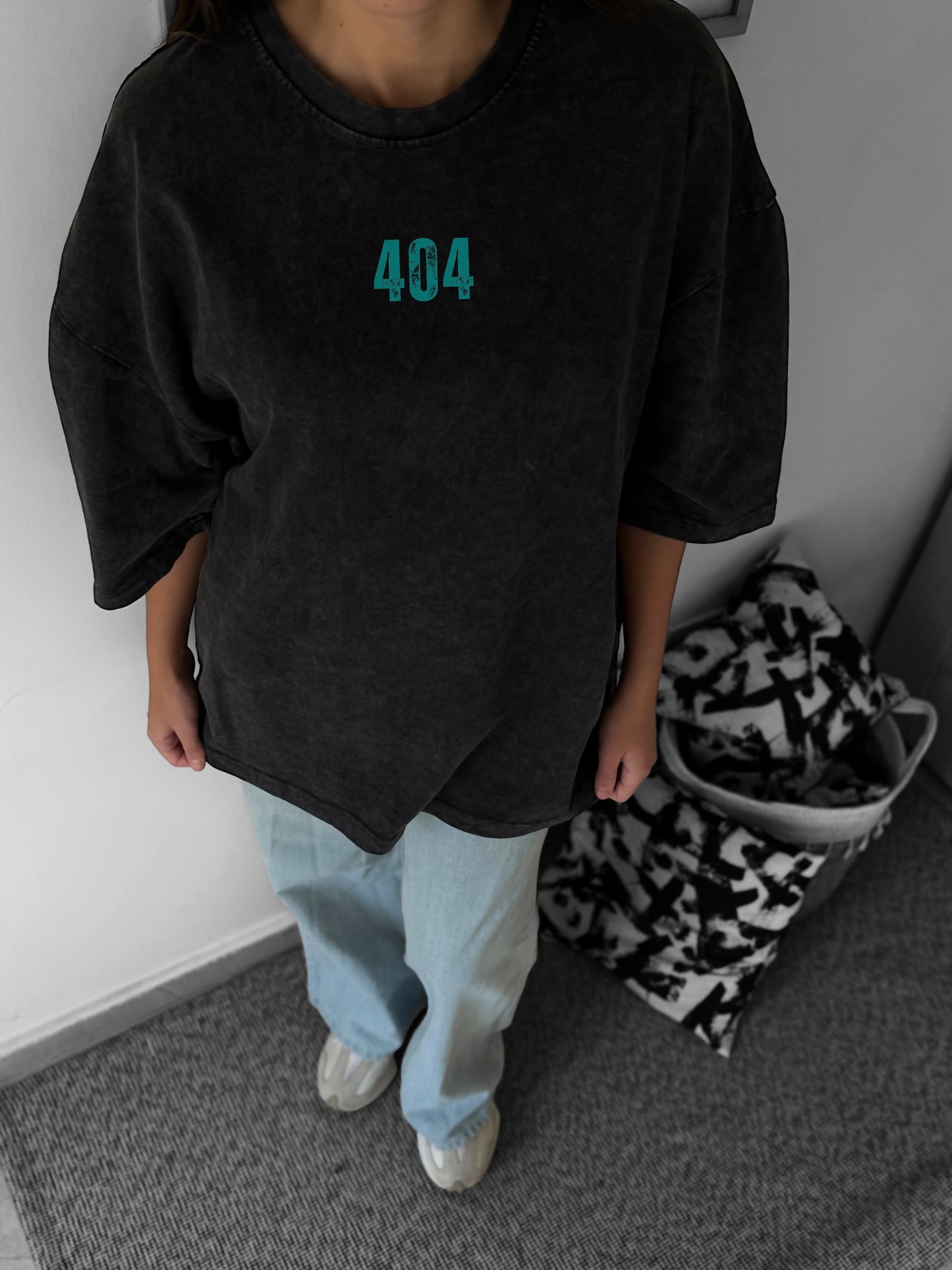 404 dark grey washed oversized tee